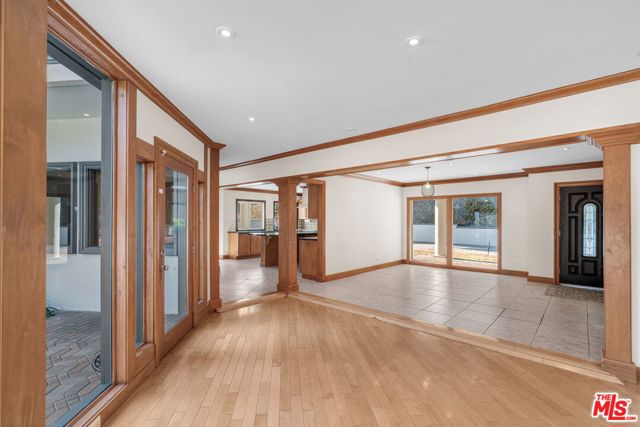 3200 Oakley Drive, Los Angeles CA: https://media.crmls.org/mediaz/6a4d404a-03d6-415d-97fb-c3d8cc227183.jpg