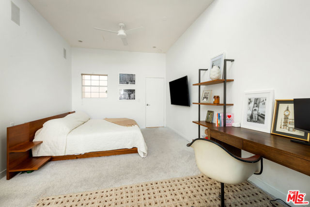 2408 34th Street, Santa Monica CA: https://media.crmls.org/mediaz/6a4d6aa3-68a1-4bc6-bc39-b239ef0aa706.jpg