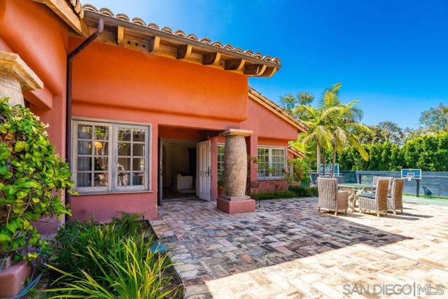 17116 Paseo Hermosa, Rancho Santa Fe CA: https://media.crmls.org/mediaz/6a4d9135-76a4-444a-886f-f5eab6cd82f1.jpg