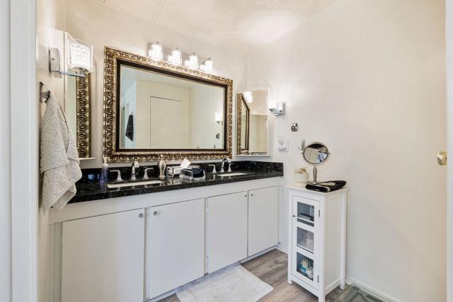 246 Laredo Drive, Palm Springs CA: https://media.crmls.org/mediaz/6a4dae46-cf32-46fb-9dd2-1f4e556b4fb3.jpg