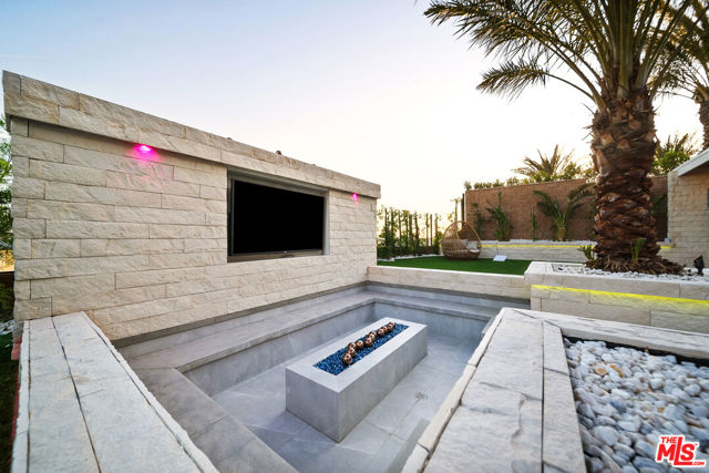 20216 W Albion Way, Porter Ranch CA: https://media.crmls.org/mediaz/6a4dd784-098b-4ab4-b7aa-abed4dabd7a5.jpg