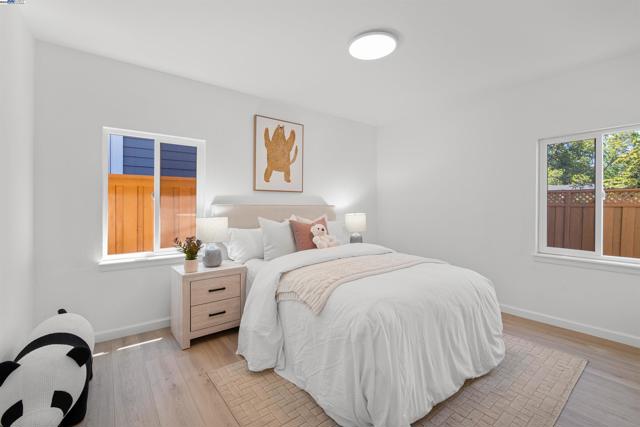 824 14th Ave, Menlo Park CA: https://media.crmls.org/mediaz/6a4e1082-1495-4fd5-820c-f2d2ed7f6be8.jpg