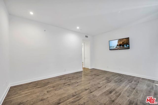 8455 Fountain Avenue, West Hollywood CA: https://media.crmls.org/mediaz/6a4e6013-20f7-4a52-a45c-e38e96cc4f7b.jpg