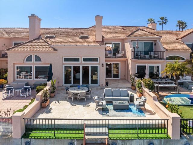 89 Tunapuna Ln, Coronado CA: https://media.crmls.org/mediaz/6a4f2095-8111-4d91-a3e2-366307988754.jpg