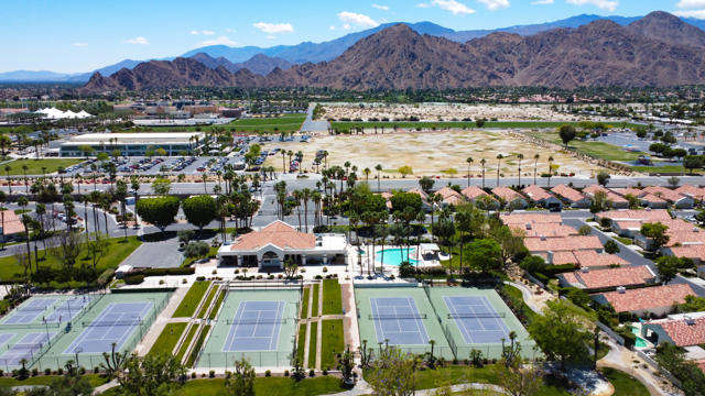 43870 Via Granada, Palm Desert CA: https://media.crmls.org/mediaz/6a4f7f1e-a952-431f-a15e-77a498bffdd3.jpg