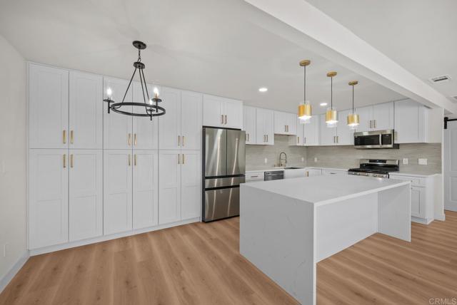 2333 Ridge View Drive, San Diego CA: https://media.crmls.org/mediaz/6a5019c7-a944-44b7-b457-f7ba950fa17d.jpg