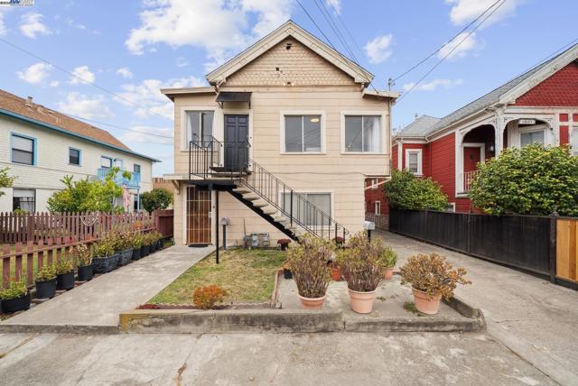 1805 Eagle Ave, Alameda CA: https://media.crmls.org/mediaz/6a503384-fb83-4df9-9fdd-dcf9dd93aeb1.jpg