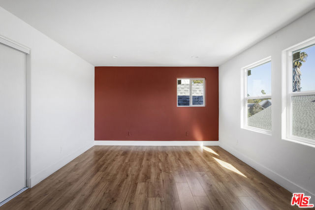 2074 W 29th Street, Los Angeles CA: https://media.crmls.org/mediaz/6a50668e-3fbb-4485-9788-7fb5a1dc3b07.jpg
