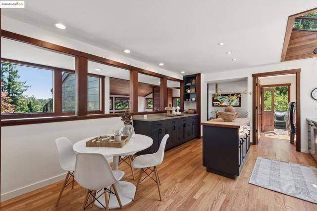 737 Woodhaven Rd, Berkeley CA: https://media.crmls.org/mediaz/6a5066cb-9ada-4e31-9143-edad22c59962.jpg