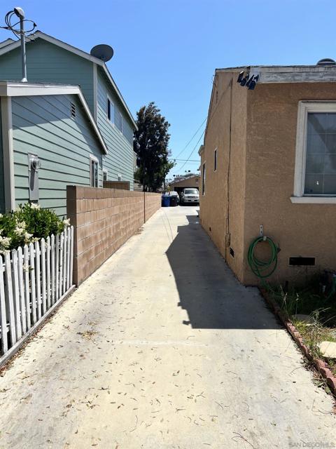 1622 W 223Rd St, Torrance CA: https://media.crmls.org/mediaz/6a50d20c-5d1f-4d9f-b9db-540fbe471ad6.jpg