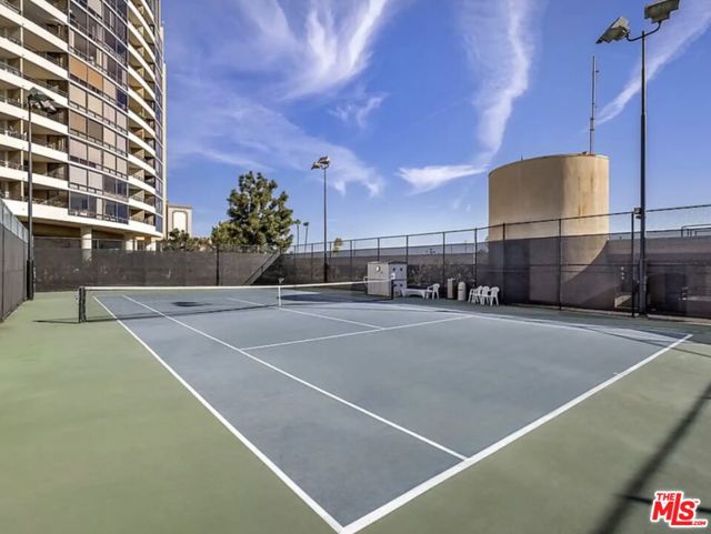 4337 Marina City Drive, Marina del Rey CA: https://media.crmls.org/mediaz/6a511633-c575-4fe7-9927-a9404d447e46.jpg