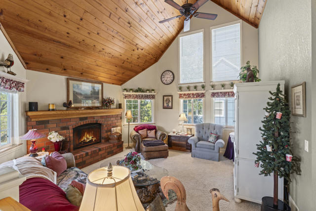 692 Zurich Drive, Lake Arrowhead, CA 92352