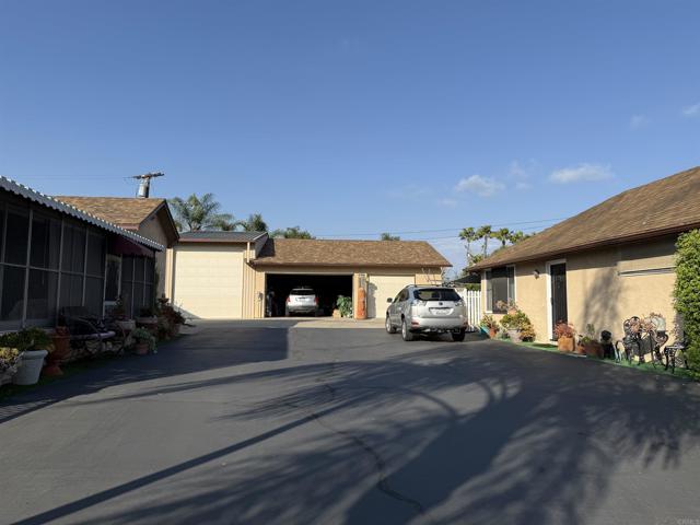 1704 Winterwarm Dr, Fallbrook CA: https://media.crmls.org/mediaz/6a513611-cb4e-4e95-96db-b4555ce6f887.jpg