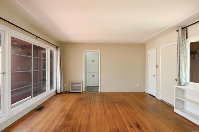 4662 4664 Bancroft, San Diego CA: https://media.crmls.org/mediaz/6a514b52-56dc-446e-b8d1-b517ee223f9e.jpg