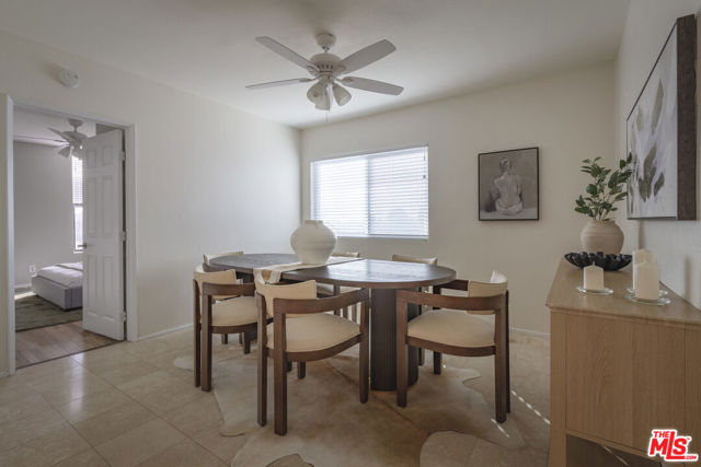 4829 Whitsett Avenue, Valley Village CA: https://media.crmls.org/mediaz/6a52104b-5974-465d-a043-bb9c9892b08a.jpg