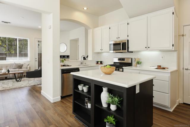 11540 Miro Cir, San Diego CA: https://media.crmls.org/mediaz/6a52b78b-7e17-43c9-aac2-e913f703353d.jpg