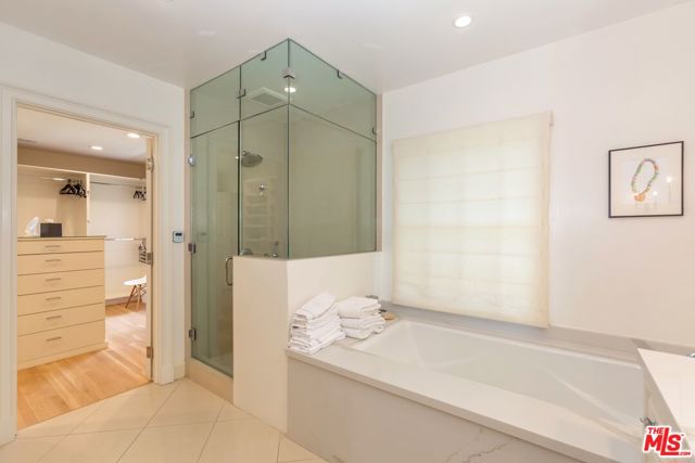 400 S Hudson Avenue, Los Angeles CA: https://media.crmls.org/mediaz/6a53152b-be54-4333-b03e-ab591c9f57c0.jpg