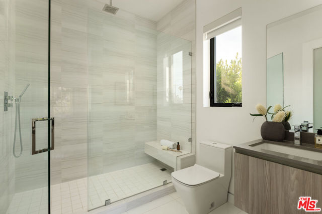 105 S Laurel Avenue, Los Angeles CA: https://media.crmls.org/mediaz/6a538ef9-e14b-4cfe-9f8a-cad59add4b6c.jpg