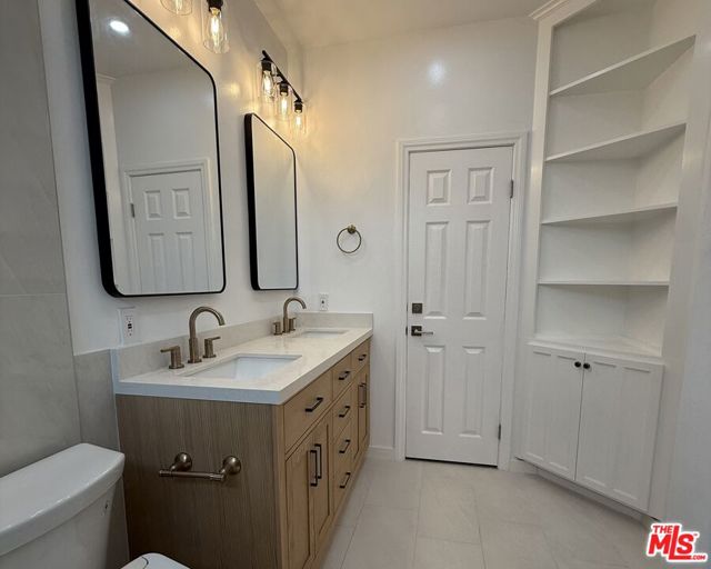 11827 Goshen Avenue, Los Angeles CA: https://media.crmls.org/mediaz/6a54961e-62ef-4268-b639-402010f0b084.jpg