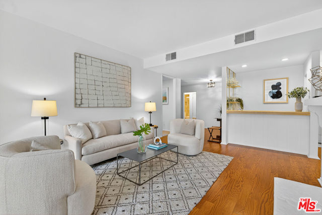 311 Bora Bora Way, Marina del Rey CA: https://media.crmls.org/mediaz/6a550c05-33ea-402f-8fed-7b560b10a7a4.jpg