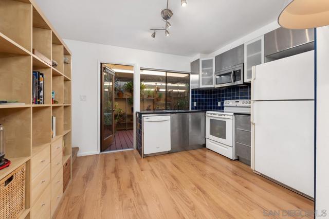 3205 Via Alicante, La Jolla CA: https://media.crmls.org/mediaz/6a551d28-655b-46d0-86aa-e83aaa10097d.jpg