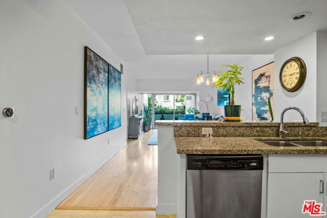 13700 Marina Pointe Drive, 309 photo 3