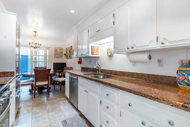 523 Maple Street, San Mateo CA: https://media.crmls.org/mediaz/6a55b649-4914-4790-9e38-81a54ffcc424.jpg