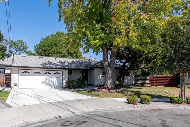 5268 Keeler Ct, Fremont CA: https://media.crmls.org/mediaz/6a563bf6-8a9d-4f98-aa4e-ff37be9416cc.jpg
