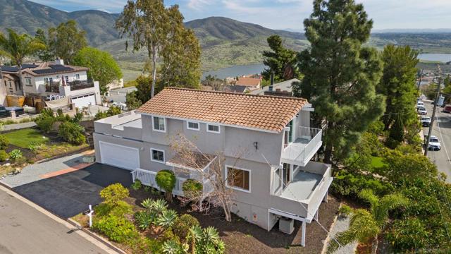 9811 Eucalyptus St, Spring Valley CA: https://media.crmls.org/mediaz/6a565005-6c9c-4f76-8df3-86de736d1054.jpg