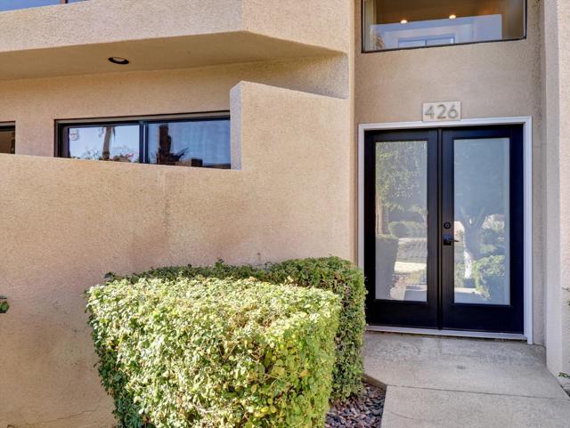 426 Village W Square, Palm Springs CA: https://media.crmls.org/mediaz/6a5654dd-3a6b-41eb-84cf-73f56c72b2e2.jpg