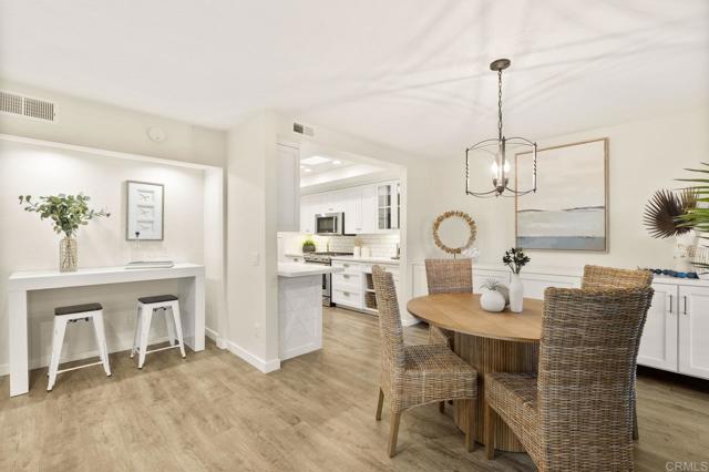 12859 Caminito del Canto, Del Mar CA: https://media.crmls.org/mediaz/6a567c1b-fa03-4230-af2b-c82c51def74b.jpg