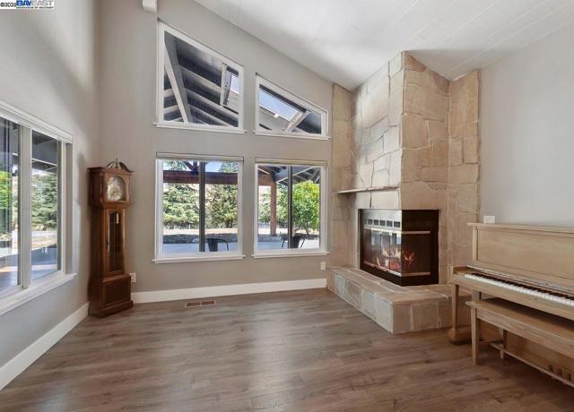 8191 Highland Rd, Livermore CA: https://media.crmls.org/mediaz/6a579026-dc68-41d5-bccb-eccb2bd83c51.jpg