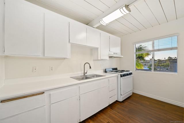 4204 06 Division St, San Diego CA: https://media.crmls.org/mediaz/6a58a4fc-4204-4bab-b2da-264494507c28.jpg