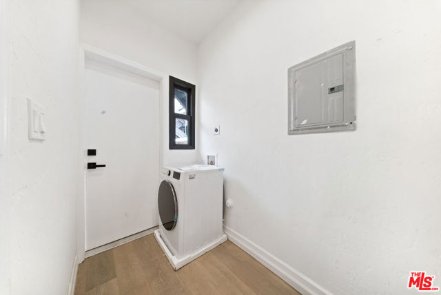 1005 Genesse, West Hollywood CA: https://media.crmls.org/mediaz/6a58b390-abac-49d0-b45d-0fe2ccb99fcd.jpg