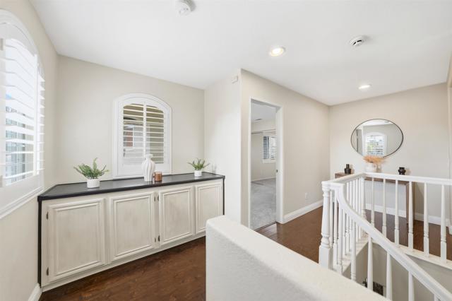 1029 Vista Oak Place, Chula Vista CA: https://media.crmls.org/mediaz/6a58c4f7-aeb0-41e9-aff0-099ea474d85d.jpg