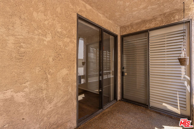 4641 Fulton Avenue, Sherman Oaks CA: https://media.crmls.org/mediaz/6a58fc87-0e89-46ab-9a62-71c420f9cd3a.jpg
