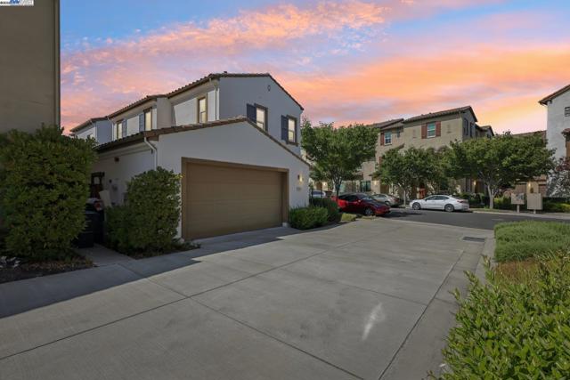 5010 Barrenstar Way, San Ramon CA: https://media.crmls.org/mediaz/6a592c4c-01b5-4053-a559-90f471ff8208.jpg