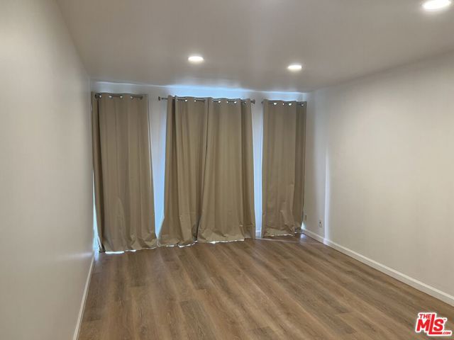 800 W 1st Street, Los Angeles CA: https://media.crmls.org/mediaz/6a59a980-1589-4ba3-9668-e16b9fa87e5f.jpg