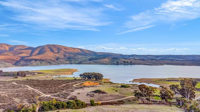 341 Paraiso Ave, Spring Valley CA: https://media.crmls.org/mediaz/6a5a1357-d66a-437f-a00a-90a0babb9e59.jpg