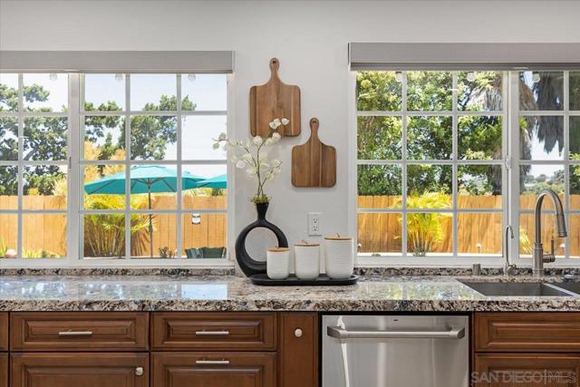 5865 Snowbond Ct, San Diego CA: https://media.crmls.org/mediaz/6a5a7625-e457-4f6c-ae40-a681b3f0bc66.jpg