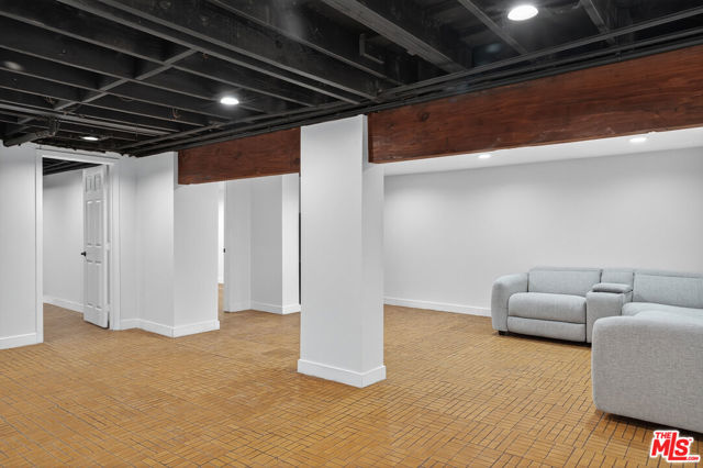 2603 Crestmoore Place, Los Angeles CA: https://media.crmls.org/mediaz/6a5a8ee4-92aa-4389-b9e3-acd173430484.jpg