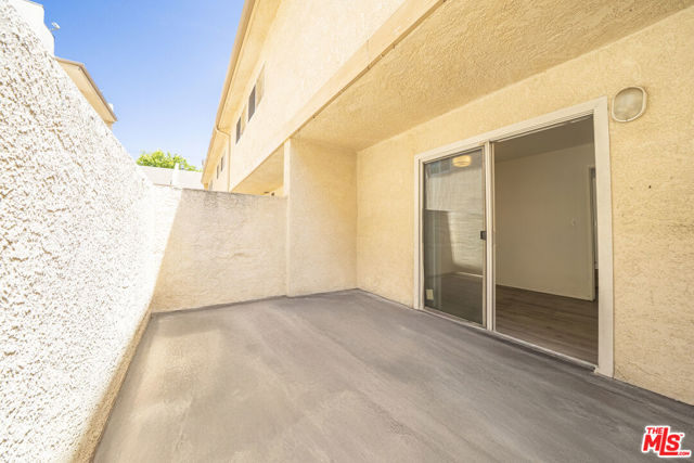 7631 Reseda Boulevard, Reseda CA: https://media.crmls.org/mediaz/6a5a9ea2-d702-461e-af6a-60a6cb7fb07d.jpg