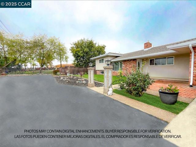250 W Cypress Rd, Oakley CA: https://media.crmls.org/mediaz/6a5b3072-3533-40b5-ae6a-f66ef9f579ec.jpg