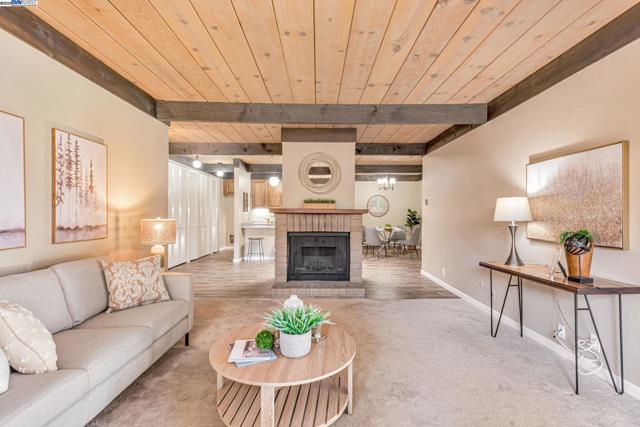 39090 Presidio Way, Fremont CA: https://media.crmls.org/mediaz/6a5b720e-1b68-4390-b371-b5e93c2ba130.jpg