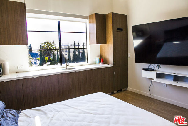 11649 Mayfield Avenue, Los Angeles CA: https://media.crmls.org/mediaz/6a5b79ee-9e2a-4fec-9c08-577a94d897a1.jpg