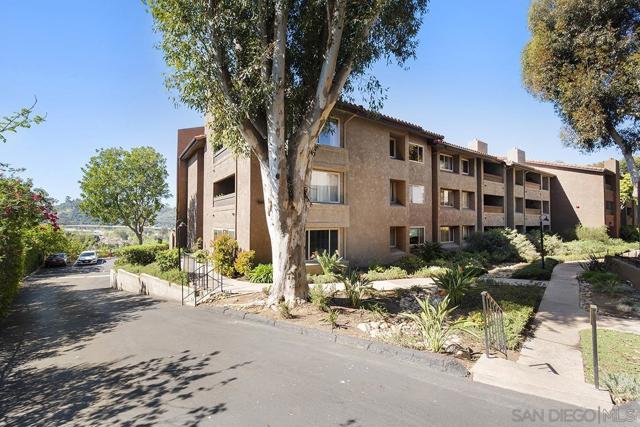 10400 caminito Cuervo, San Diego CA: https://media.crmls.org/mediaz/6a5c3530-f953-4ba3-b28d-22eff4e8e2ed.jpg