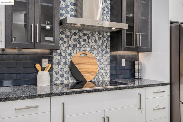 130 Arbor View Ln, Lafayette CA: https://media.crmls.org/mediaz/6a5c74e6-df4a-4d90-a381-a9cab4559217.jpg