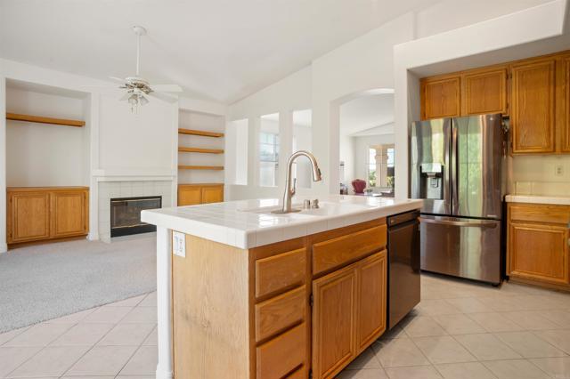 Detail Gallery Image 13 of 48 For 1 Corte Rossa, Lake Elsinore,  CA 92532 - 4 Beds | 2/1 Baths