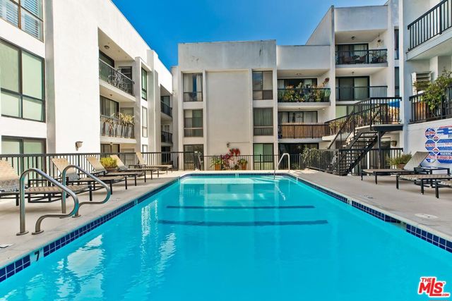 906 N Doheny Drive, West Hollywood CA: https://media.crmls.org/mediaz/6a5cf587-7489-4c13-9be5-83e179e4ce44.jpg