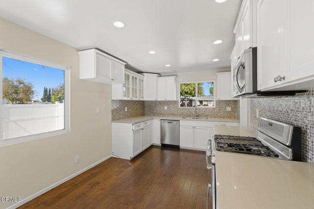 Detail Gallery Image 15 of 39 For 593 Talbert Ave, Simi Valley,  CA 93065 - 4 Beds | 2/1 Baths